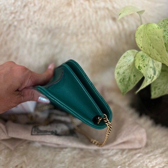 Gucci GG Marmont Matelasse Super Mini Bag in Emerald Green. *EUC - Picture 5 of 16